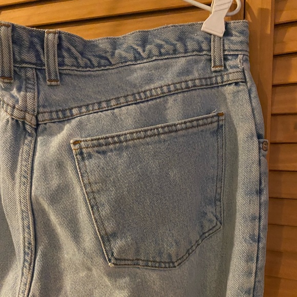 Loose Fitting Jeans with Holes - Picture 6 of 6